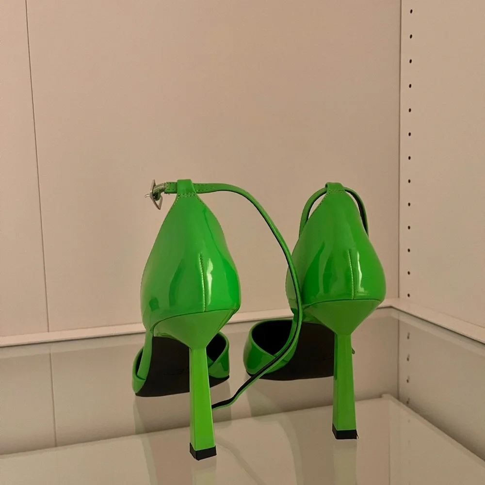 Green Strap pointed toe heels - Picture 2 of 4